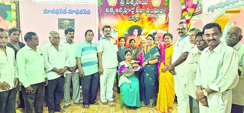 నిరుపేద యువతికి అండగా.. 