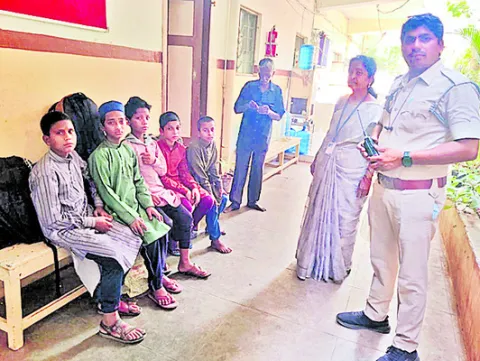 హైదరాబాద్‌ నుంచి పారిపొయొచ్చిన చిన్నారులు  