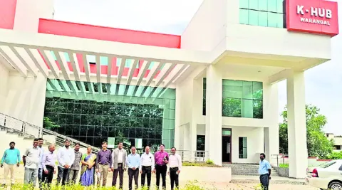 విద్యుత్‌ ఉద్యోగులను ఆదుకోవాలి
