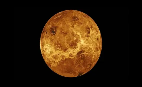 Japanese Himawari satellites reveal Venus cloud-top temperature patterns
