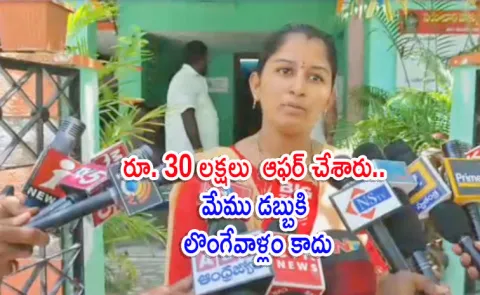 Janasena Rayudu Sister Keerthi Meets Srikalahasti DSP9