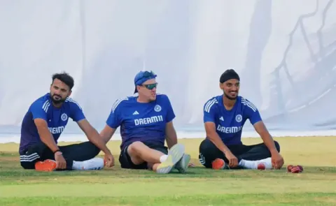 Injury blow to India? Arshdeep singh sports tape on bowling han8