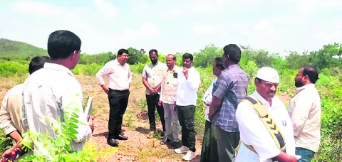ప్రభుత్వ భూములను  ఆక్రమిస్తే చర్యలు