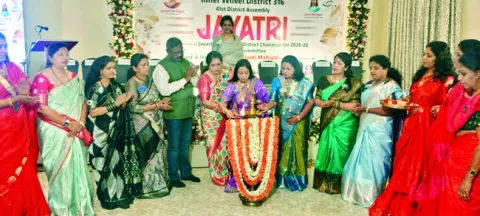 సామాజిక సేవలో ముందడుగు వేద్దాం 