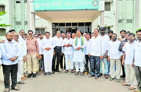 వైఎస్సార్‌ సీపీ కార్యకర్తల జోలికి వస్తే ఊరుకోం