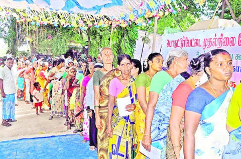 మీతో స్టాలిన్‌ శిబిరానికి పోటెత్తిన మహిళలు 