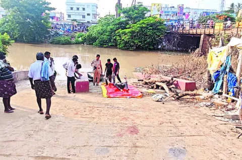 కాలువలో మృతదేహం లభ్యం 
