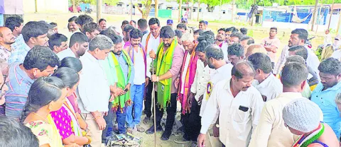 ముగ్గురు ఎమ్మెల్యేలు.. మూడుసార్లు ప్రారంభం 
