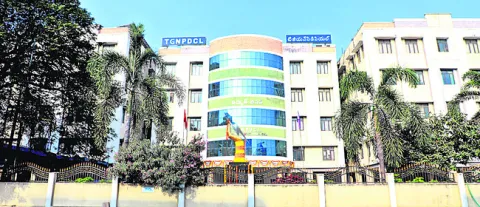 నీళ్లు మింగుతున్నారు..!