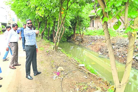 జంక్షన్‌ నాలాలను శుభ్రం చేయాలి