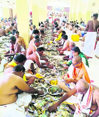శ్రీవారి హుండీ ఆదాయం రూ. 2.82 కోట్లు 