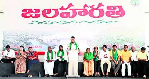 కష్టాలు వినలేదు.. వరాలు ఇవ్వలేదు