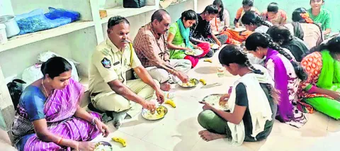 బాలికల వసతి గృహం తనిఖీ