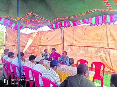 పల్లెల్లో విద్యుత్తు అధికారుల తనిఖీలు