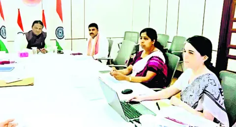 విద్యాసంస్థల్లో ప్రత్యేక హెల్ప్‌లైన్లు 