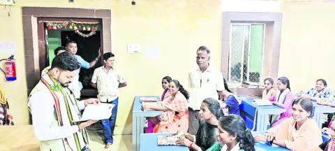 బాలికల విద్యాలయం తనిఖీ 
