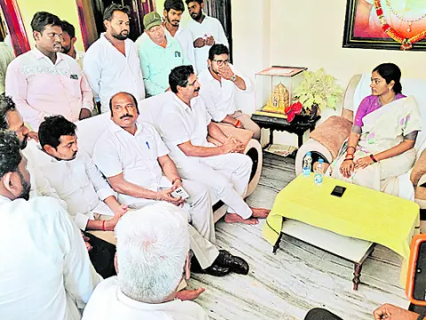 ‘రెడ్‌బుక్‌’తో అరాచకాలు అధికమయ్యాయి 