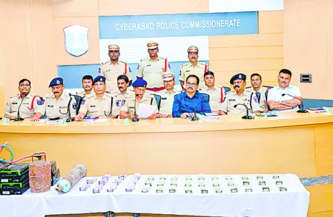 జీడిమెట్ల ఏటీఎం చోరీ కేసులో వీడిన మిస్టరీ 