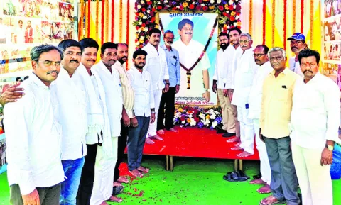 పంజం సుకుమార్‌రెడ్డికి ప్రముఖుల నివాళి