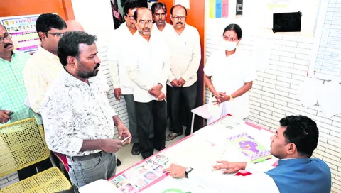 రోగులతో స్నేహంగా మెలగాలి 