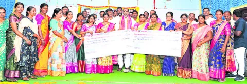మహిళలు పారిశ్రామికవేత్తలుగా ఎదగాలి