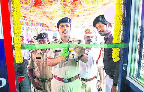 ఆర్టీసీ కాంప్లెక్స్‌ వద్ద ట్రాఫిక్‌ సబ్‌కంట్రోల్‌