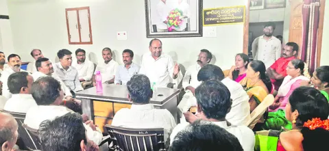 బాబు మోసాలు ఎండగడదాం 
