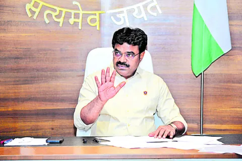 22 ఏలో ఉన్న 102 ఎకరాల భూమికి విముక్తి 