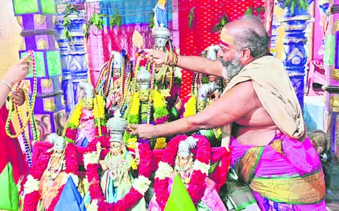 కార్తికేయుని సన్నిధిలో పండుగ వాతావరణం 