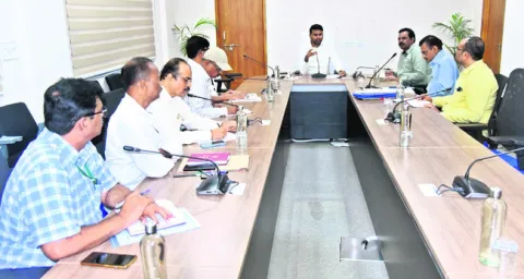 ఇళ్ల నిర్మాణానికి ఇసుక, మట్టి కొరత ఉండొద్దు 
