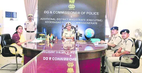 కొత్వాల్‌ బన్‌గయా మేజిస్ట్రేట్‌ 