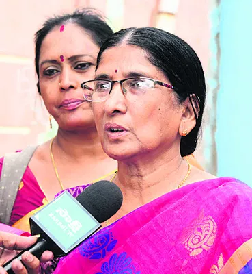 మహిళలంటే కనీస గౌరవం లేదు 
