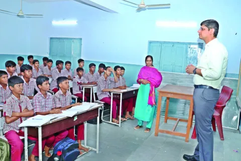 ఉన్నత లక్ష్యాలను ఏర్పరచుకోవాలి