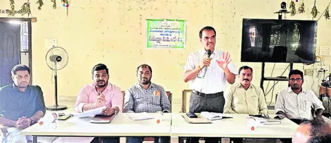 రైతులకు అందుబాటులో యూరియా