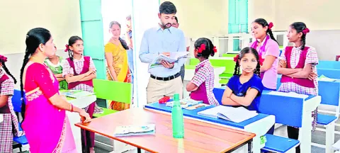 విద్యార్థుల్లో అభ్యసన సామర్థ్యాలు పెంచాలి
