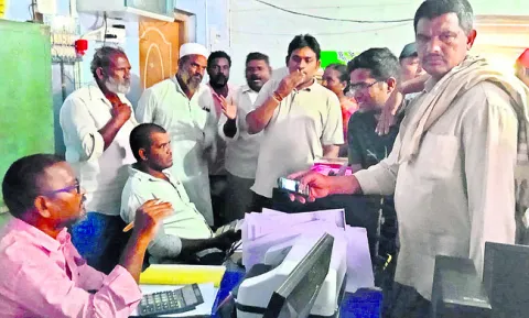 సార్‌.. ఎరువులు ఎక్కడ!