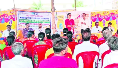 బ్యాంకు రుణాలపై అవగాహన అవసరం
