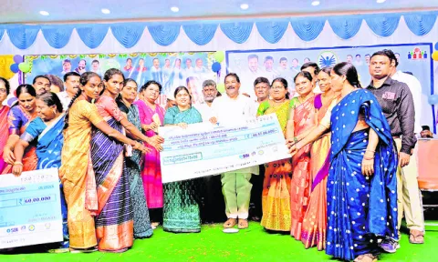 మహిళలను కోటీశ్వరులను చేస్తాం..