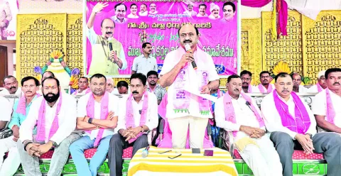 స్థానిక ఎన్నికల్లో కాంగ్రెస్‌కు అభ్యర్థులు దొరకరు