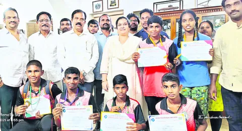 రాష్ట్రస్థాయి బాక్సింగ్‌ పోటీల్లో జిల్లాకు పతకాలు