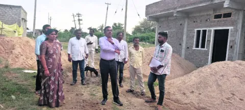సర్వే చేసి హద్దులు నిర్ధారించాలి 