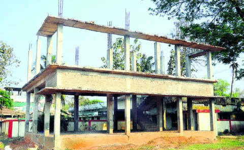 కూలబడిన అభివృద్ధి