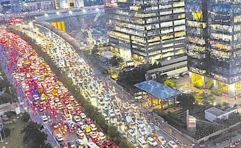 Heavy Rain in Hyderabad: Two Hours Of Rain Triggers Severe Waterlogging and Traffic Chaos8