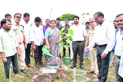 వనమహోత్సవంలో భాగస్వాములు కావాలి
