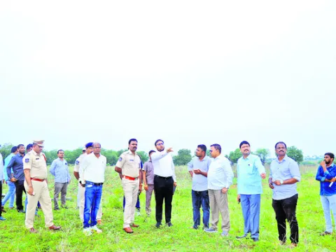 ఇబ్బందులు కలగకుండా  సీఎం సభ ఏర్పాట్లు చేయాలి