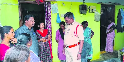 మహిళ మెడలోంచి గొలుసు అపహరణ