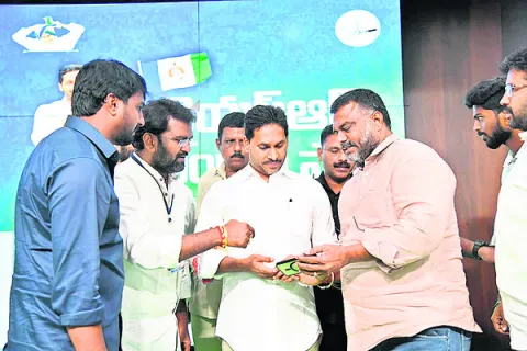 చెవిరెడ్డి అక్రమ అరెస్టుపై  నిరసనల హోరు 