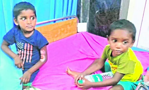 చిన్నారులకు చిత్రహింస
