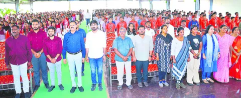ఉన్నత శిఖరాలను అధిరోహించాలి 