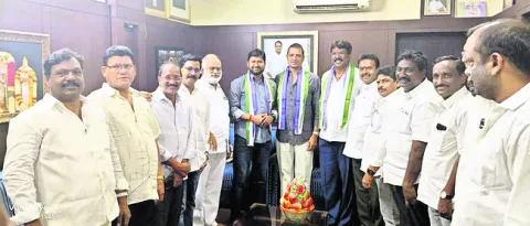 వైఎస్సార్‌సీపీ బలోపేతానికి కృషి చేయాలి 